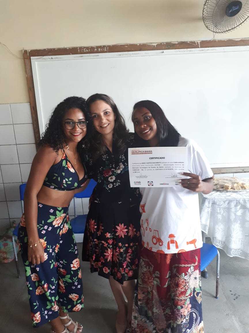 Secretaria de Assistência Social faz entrega de Certificados do Curso de Cabeleireira.

